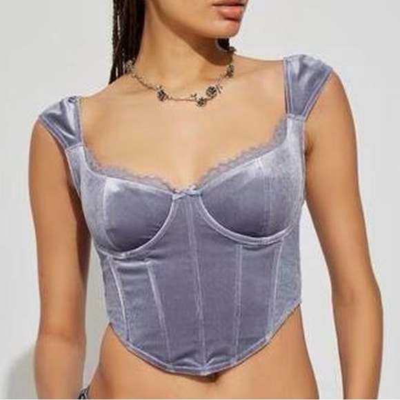 Garage Tops - Garage-Velvet Crop Bustier - Blue
Granite- Size M Brand NEW with Tags